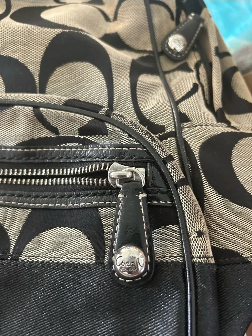 Coach mini logo